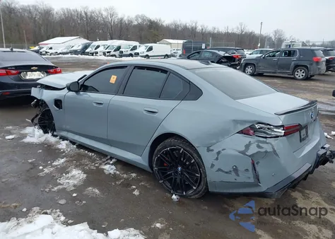 2026 BMW M5 z USA, uszkodzony, nr VIN WBS83FK05TCV68511